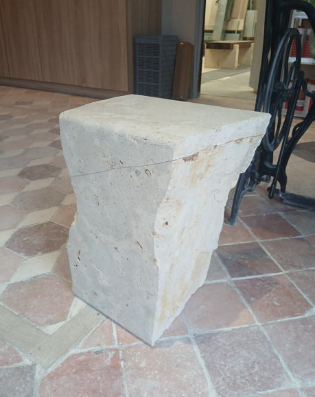 détail pierre brute salon Maison & Objet